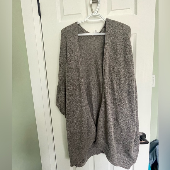 Aritzia sweater - Picture 1 of 3